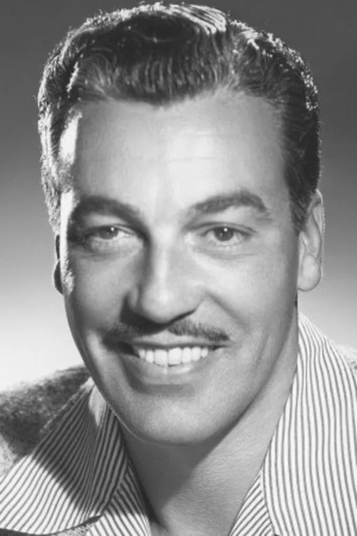 Carlos Romero interpretando a Police Lt. Reyes