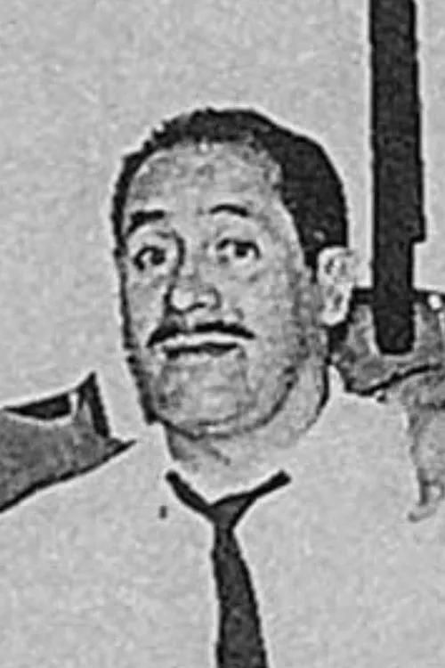 Carlos Savage interpretando a Himself