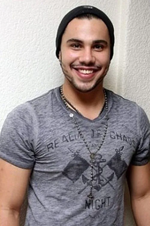 Carlos Speitzer — personaje: Adrián González Pedrero, "el Gato"