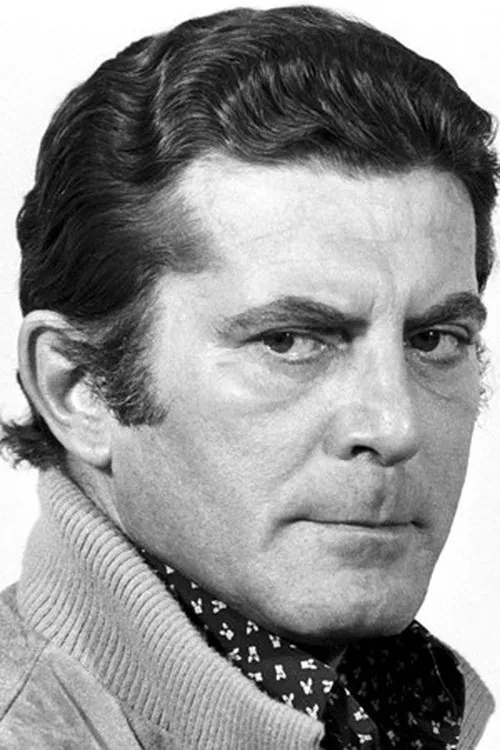 Carlos Zara interpretando a