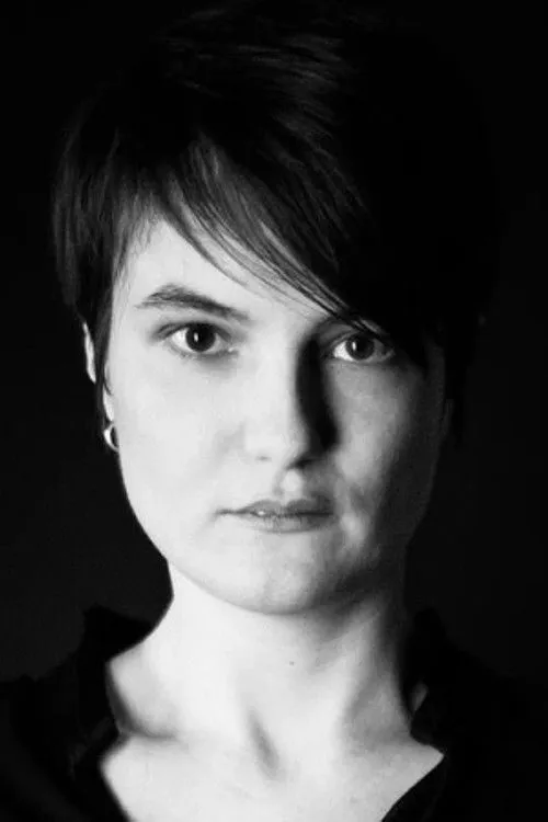 Carlotta Coco interpretando a 