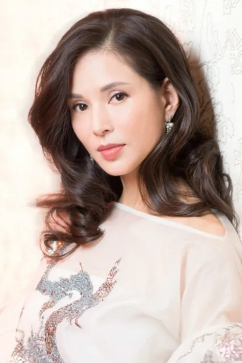 Carman Lee Yeuk-Tung interpretando a Ling Ho