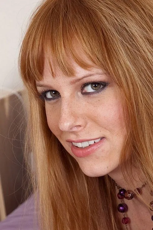 Carmen Gemini interpretando a