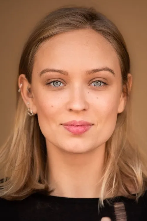 Caro Cult interpretando a Aura Schlonz