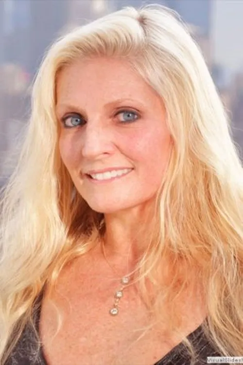 Carol Levy interpretando a Audrey Swallow / Lucy Darling