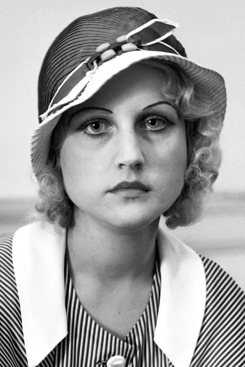 Carol Tevis interpretando a