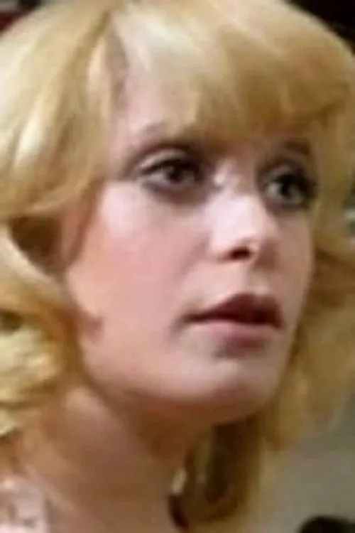 Carole Gire interpretando a Carole