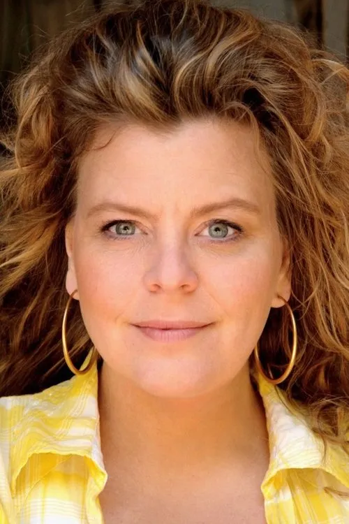 Carolin Spieß interpretando a Sekretärin Sandra Lausitz