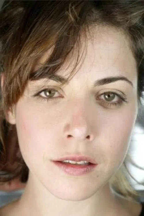 Carolina Levi interpretando a Magda