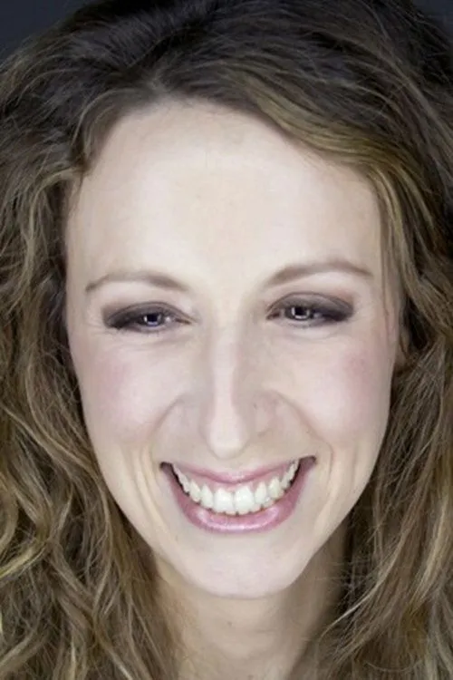 Caroline Arrouas interpretando a