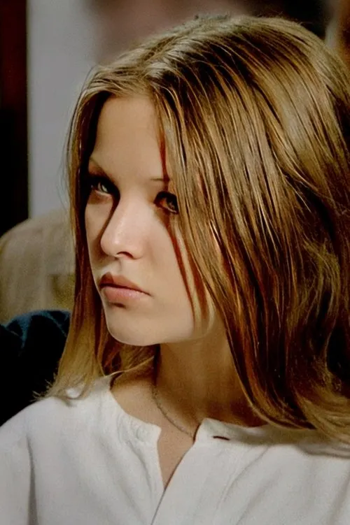 Caroline Audret interpretando a Sylvie