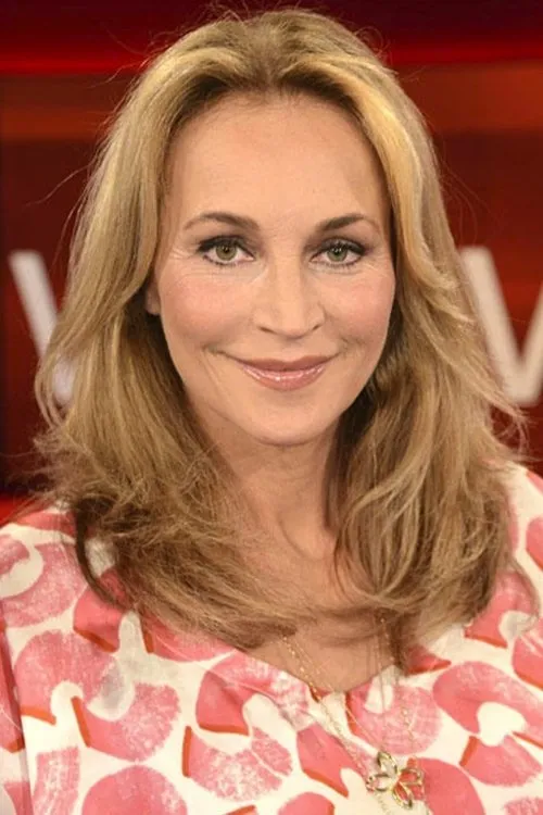 Caroline Beil interpretando a Journalist