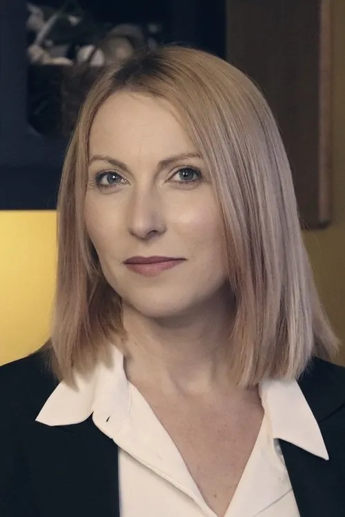 Caroline Bell interpretando a Aoife