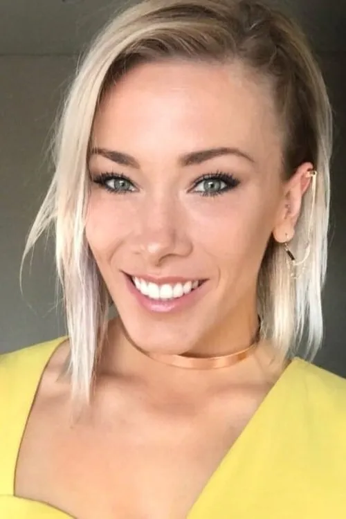 Caroline Buchanan interpretando a Self - Olympian