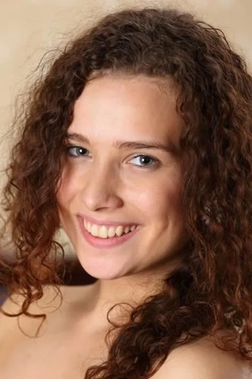 Caroline Sweet interpretando a Jennie