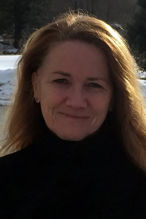 Caroline Winterson interpretando a Lieutenant Commander Malleck