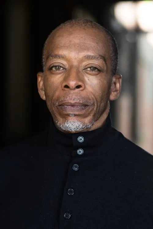 Carson Durven interpretando a Henry