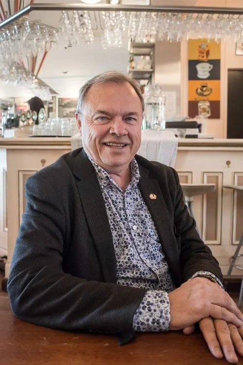 Carsten Berthelsen — personaje: Self - Beer expert