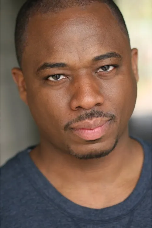 Cary Hite interpretando a Bobby Lang