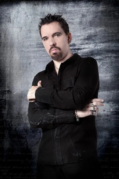 Casey Grillo interpretando a Himself - Drums