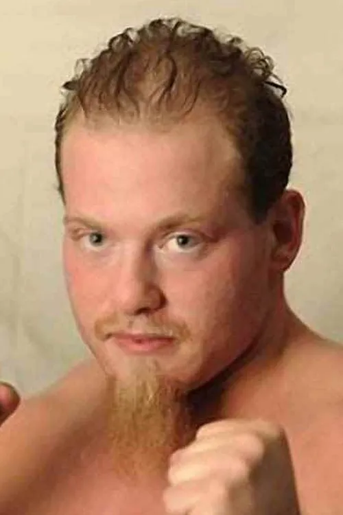 Casey Marion interpretando a CJ O'Doyle