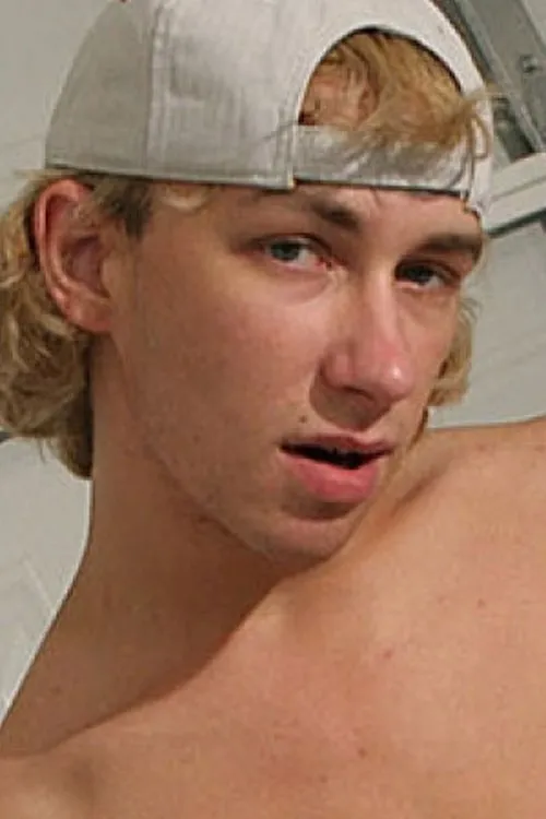 Casey Wood interpretando a 