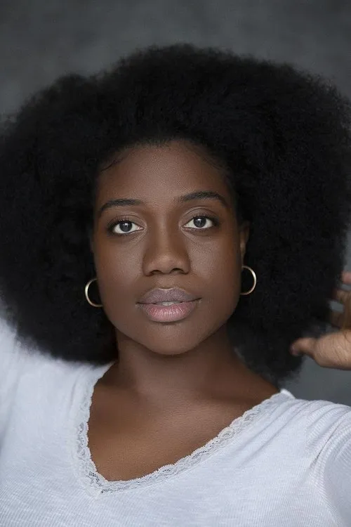 Cash Holland — personaje: Luna