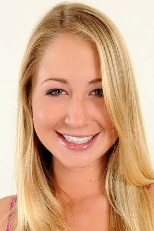 Casi James interpretando a (archive footage)