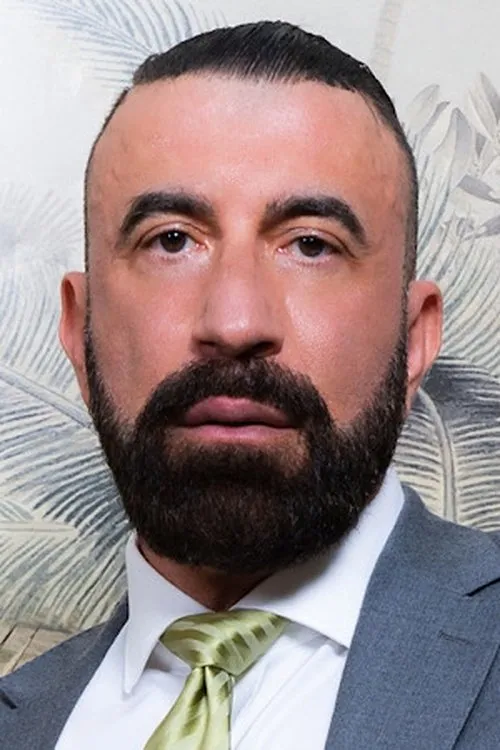 Casio interpretando a (archive footage)