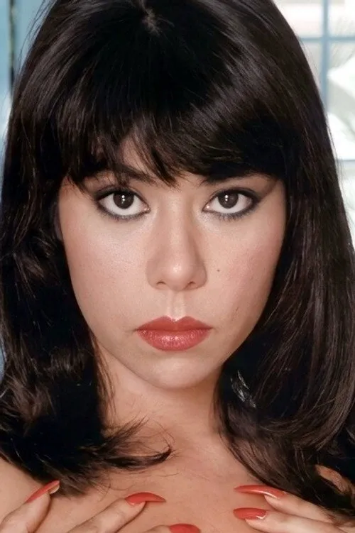 Cassandra Dark interpretando a 