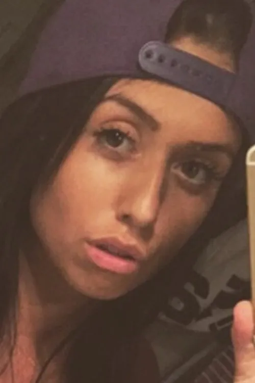 Cassandra Escobar interpretando a Frida