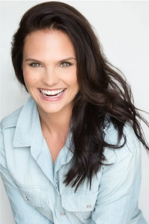 Cassandra Jean Amell interpretando a Ellen