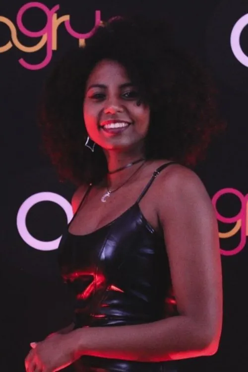 Cassia Brito interpretando a Interessada (Sandy)