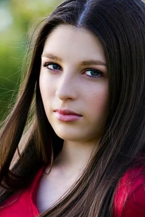 Cassidy Rae Owens interpretando a Cass