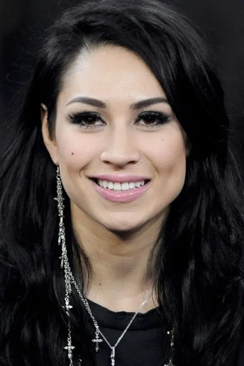 Dalmar Abuzeid ha trabajado con Cassie Steele en 2 ocasiones