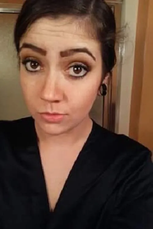 Cat Belmont interpretando a