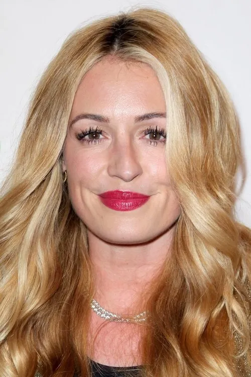 Cat Deeley interpretando a Maureen