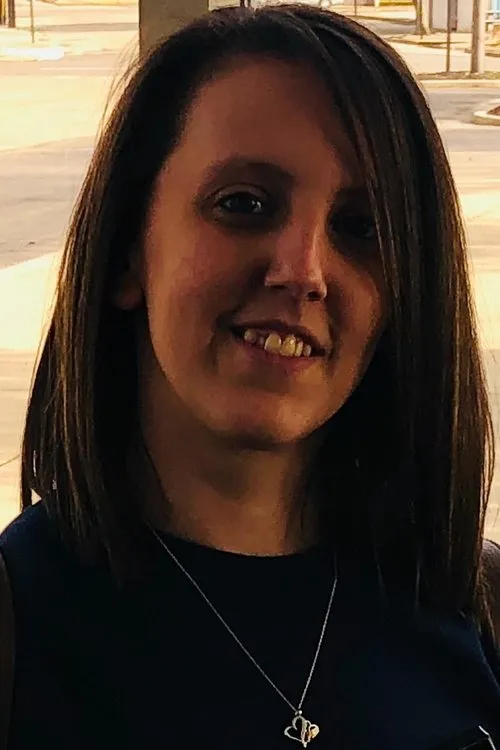 Catharine R. Smith interpretando a Stoner Girl #1