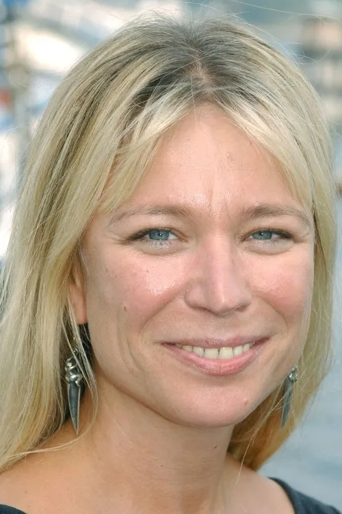 Catherine Hansson interpretando a Lotta