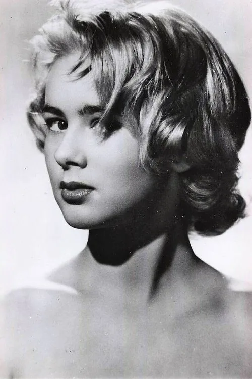 Cathia Caro interpretando a Antea