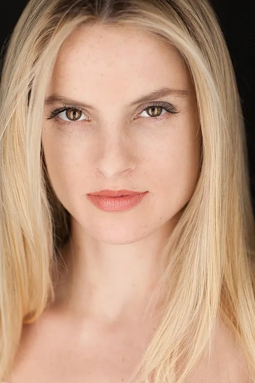 Cathryn Dylan interpretando a Kerry Anderson