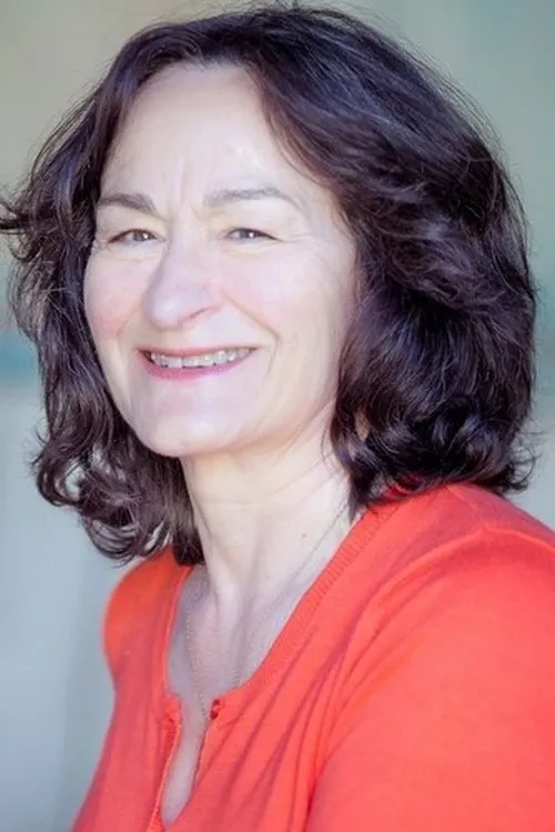 Cathy Cerda interpretando a Old Alice Hansen