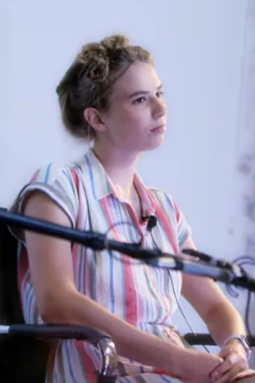 Catie Rooks interpretando a Brigitte Helm