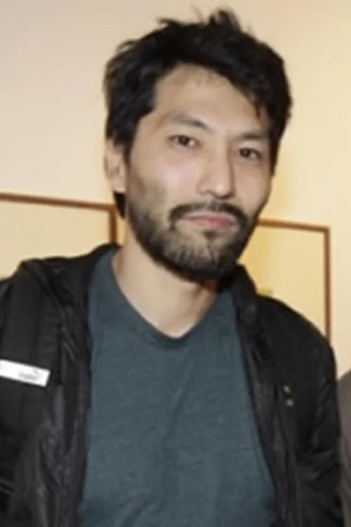 Cauê Ito interpretando a Mario Kubo