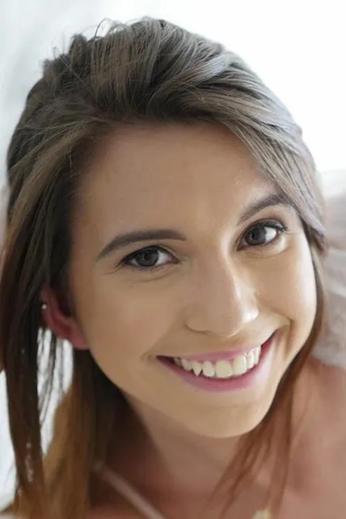 CeCe Capella interpretando a