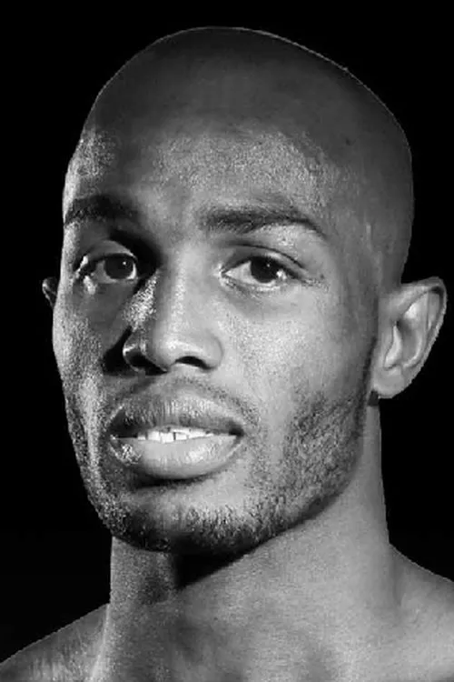 Cecil McCalla interpretando a Self