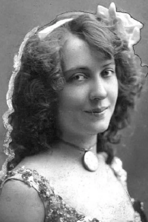 Cecil Spooner interpretando a Phillis Dair