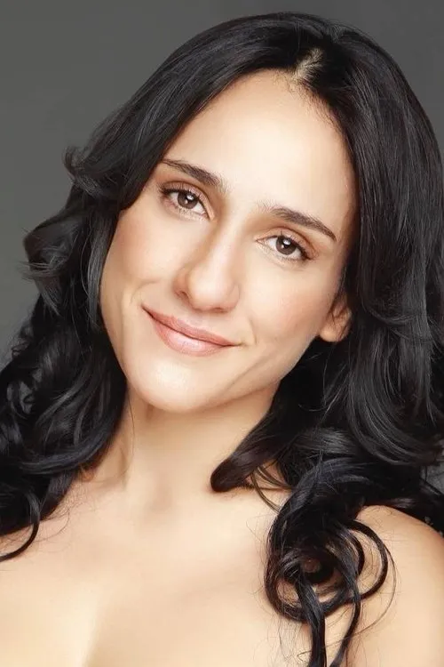 Cecilia Navia interpretando a The mom