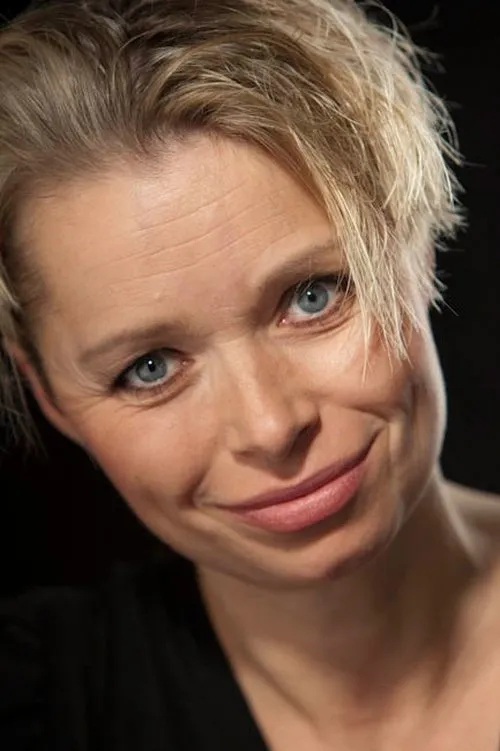 Cecilia Zwick-Nash interpretando a Dorthe