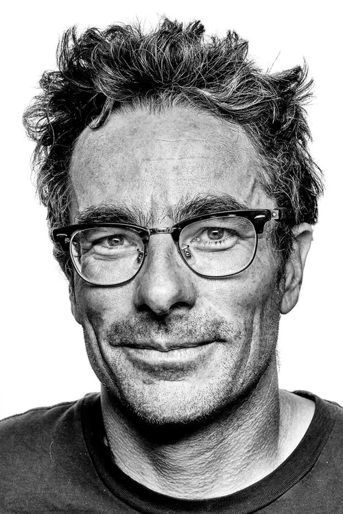 Cedar Wright interpretando a 